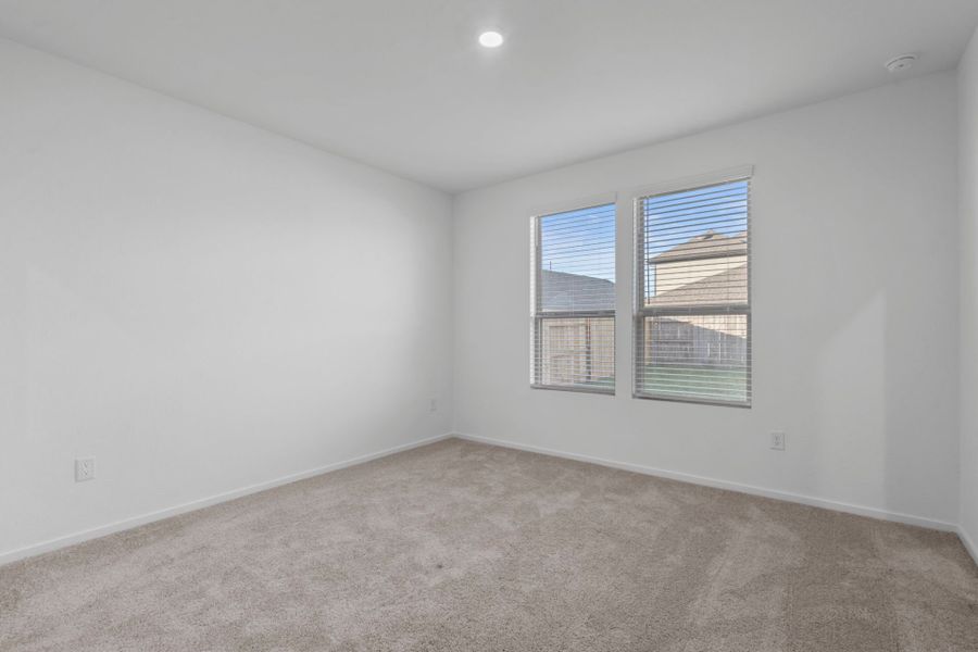 Spacious, unfurnished interior of a new home in Mavera, Conroe (Image 11).