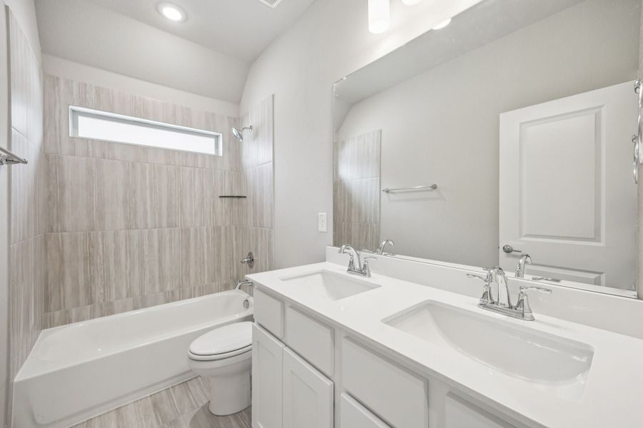 Furnished interior view inside a new home in Dove Hollow, Waxahachie (Image 13).