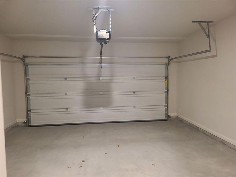 Spacious, unfurnished interior of a new home in , Buford (Image 7).