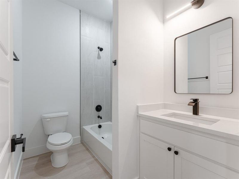 Furnished interior view inside a new home in , Dallas (Image 10).