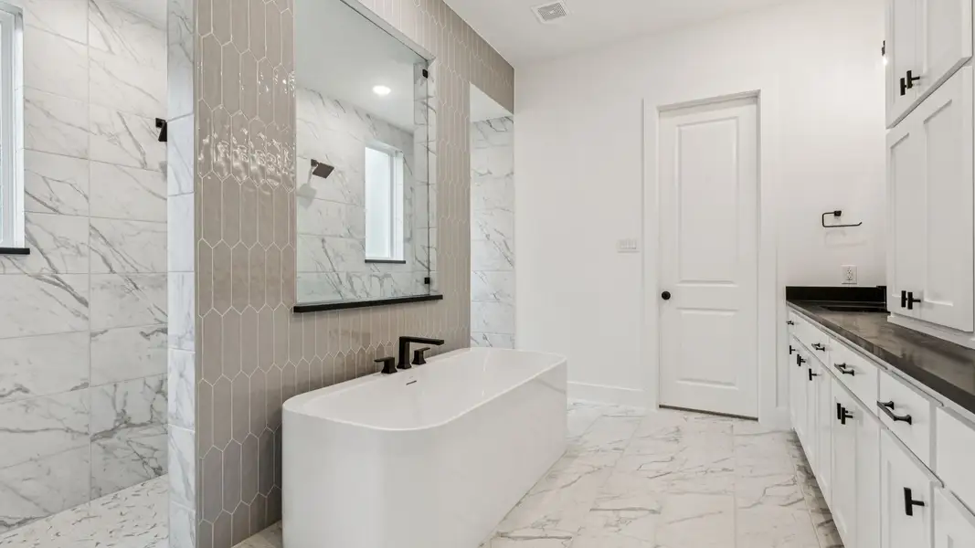 Furnished interior view inside a new home in Eliana, McKinney (Image 12).