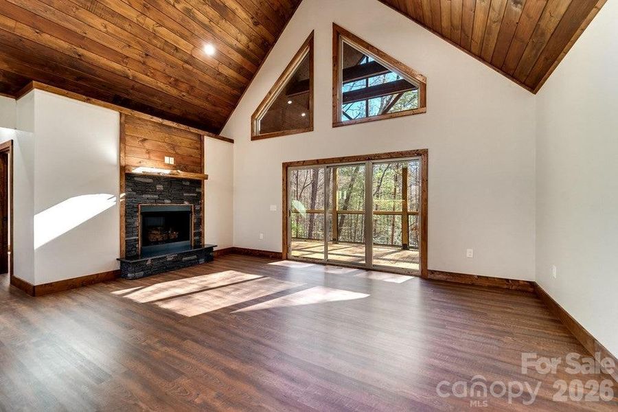 Spacious, unfurnished interior of a new home in , Murphy (Image 13).