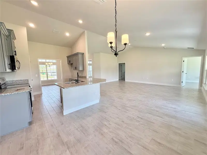 Spacious, unfurnished interior of a new home in Port Charlotte, Port Charlotte (Image 13).