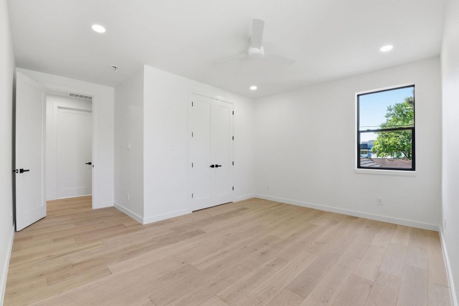 Spacious, unfurnished interior of a new home in , Houston (Image 46).