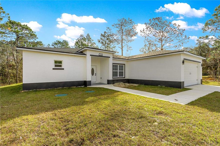 Exterior details and patio area of a home in , Dunnellon (Image 28). Exterior details and patio area of a home in , Dunnellon (Image 28).
