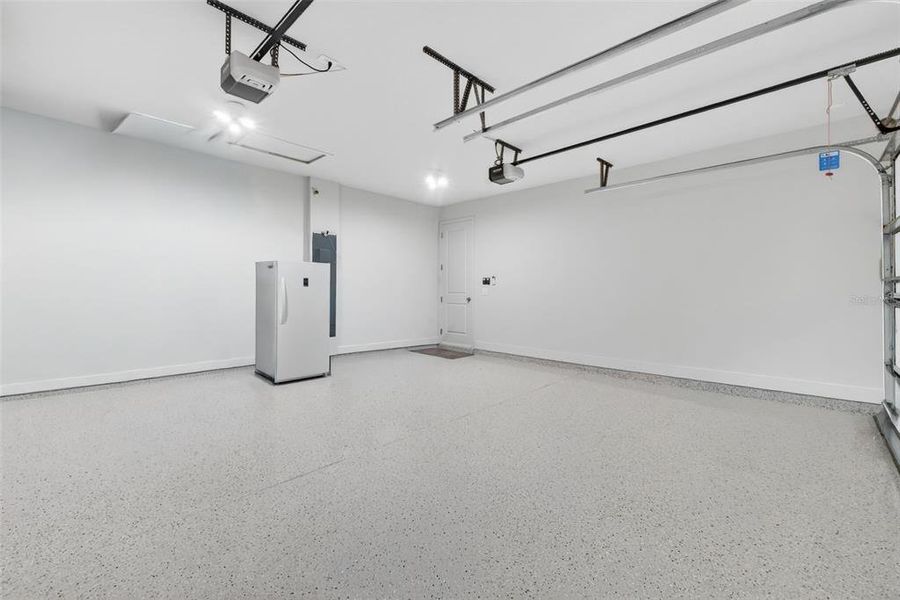 Spacious, unfurnished interior of a new home in , Winter Garden (Image 25).