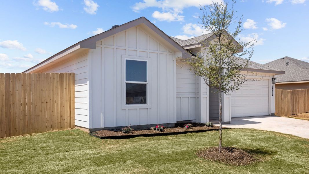 Representative exterior photo of a completed home built from the ASHBURN by D.R. Horton in Hampton Hills, Abilene, TX (Image 16).