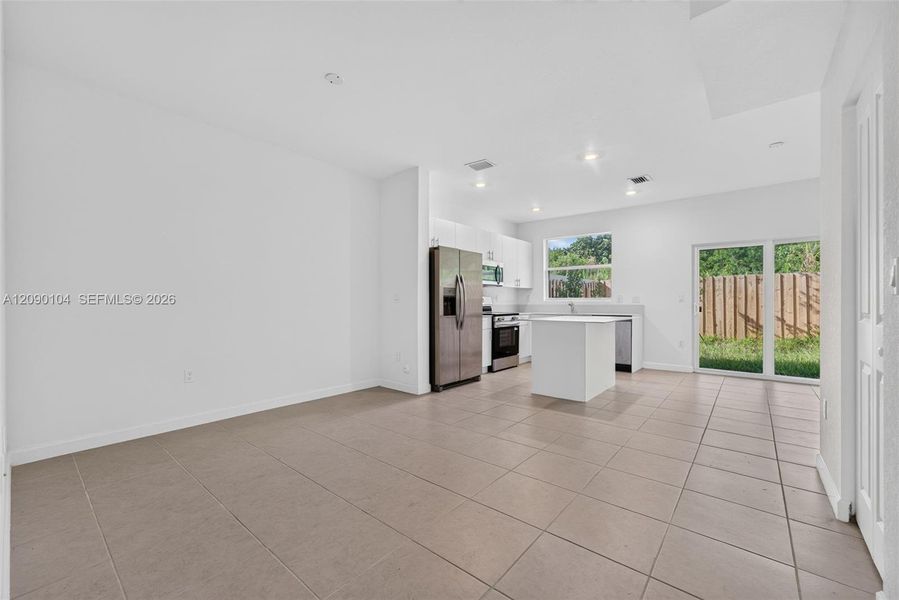 Spacious, unfurnished interior of a new home in , Homestead (Image 16).