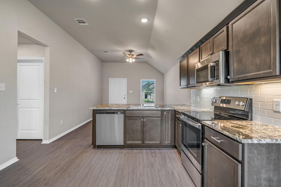 **Photos are sample photos of similar plan. Colors and features might vary**