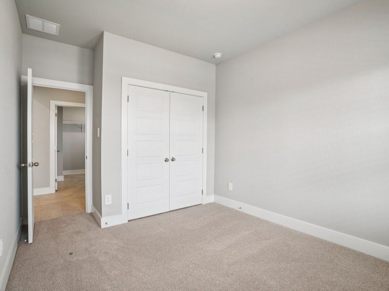 Spacious, unfurnished interior of a new home in Lark Canyon, New Braunfels (Image 25).