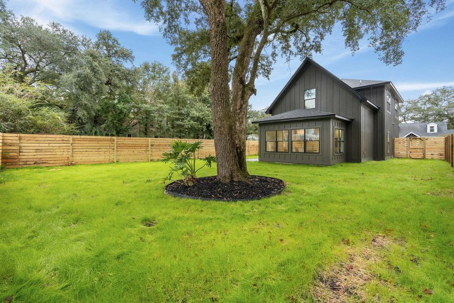 Exterior details and patio area of a home in , Charleston (Image 34).