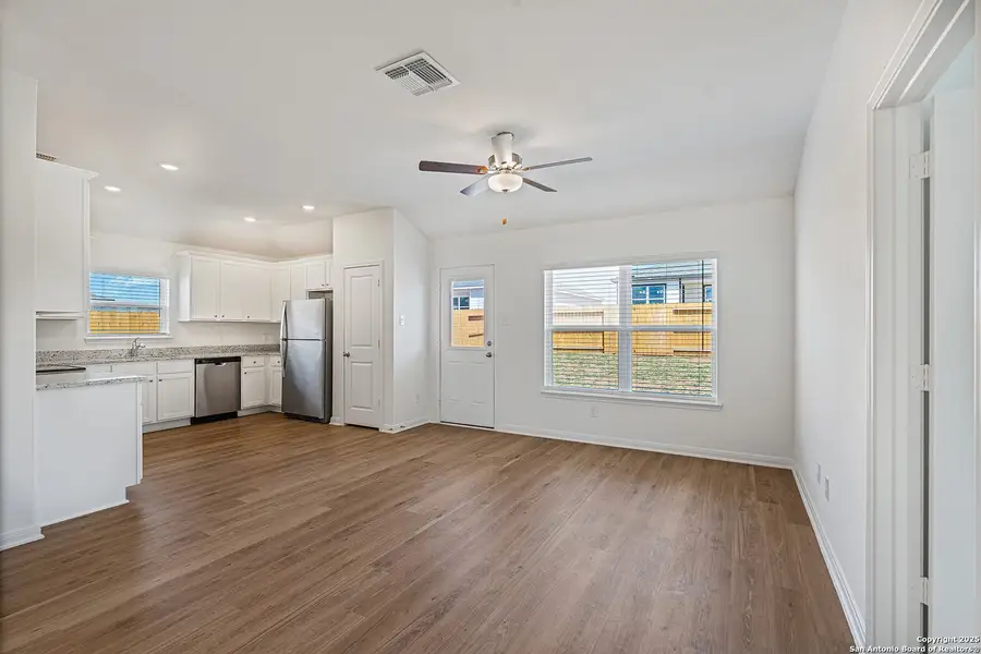 Spacious, unfurnished interior of a new home in Rosewood Estates, Lytle (Image 15).