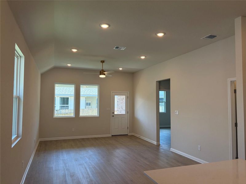 Spacious, unfurnished interior of a new home in , San Marcos (Image 10).