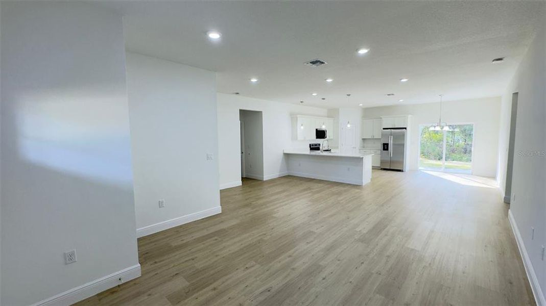 Spacious, unfurnished interior of a new home in , Dunnellon (Image 14).