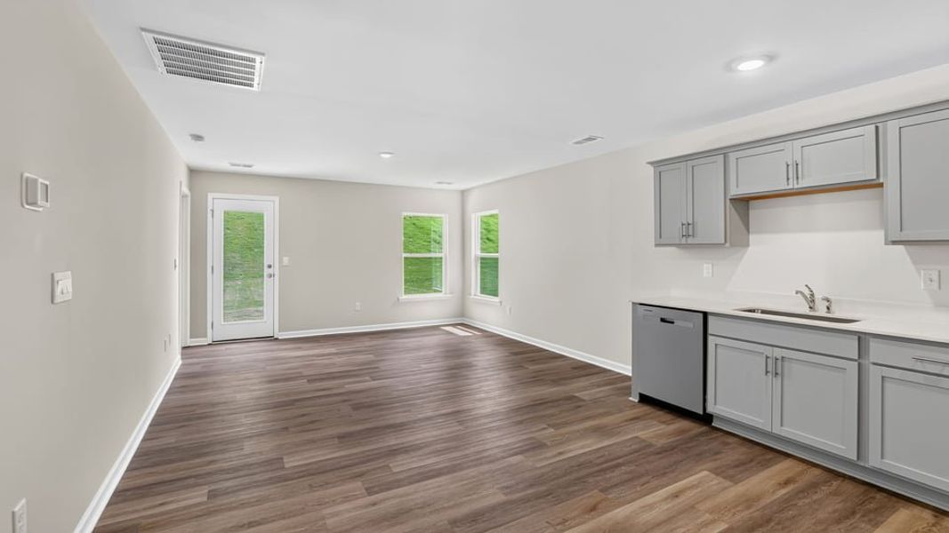 Spacious, unfurnished interior of a new home in Cedar Gap, Fountain Inn (Image 24).