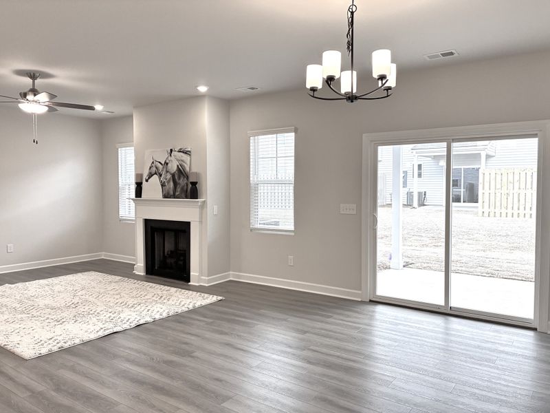 Spacious, unfurnished interior of a new home in Holly Ridge, Greenville (Image 15).