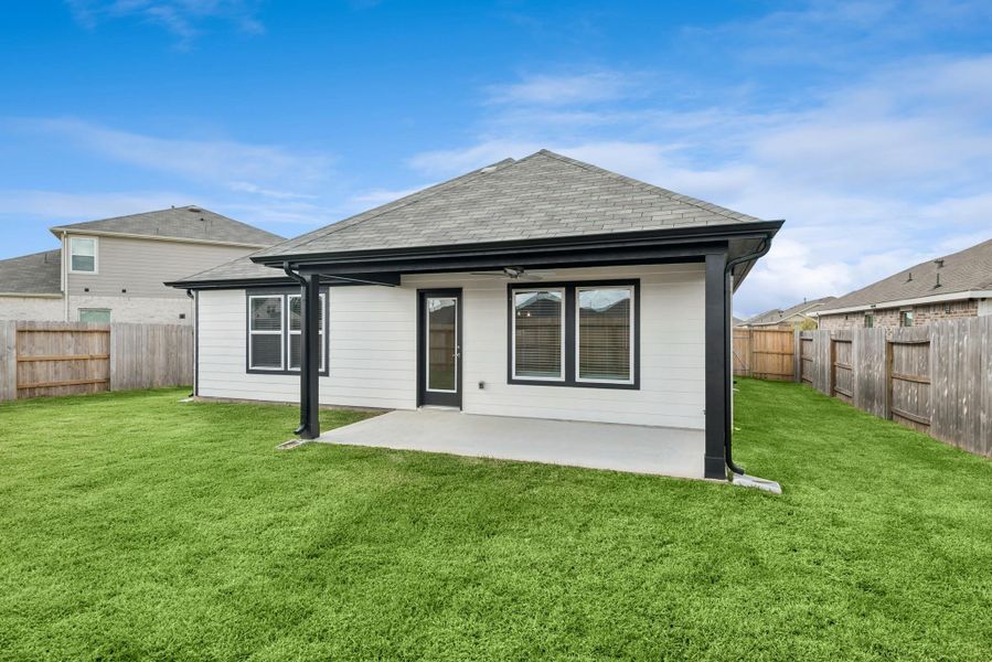 Exterior details and patio area of a home in Miller's Pond, Rosenberg (Image 2). Exterior details and patio area of a home in Miller's Pond, Rosenberg (Image 2).