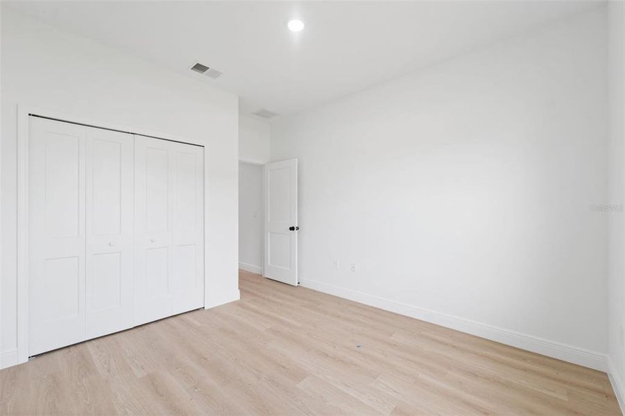 Spacious, unfurnished interior of a new home in , Ocala (Image 23).