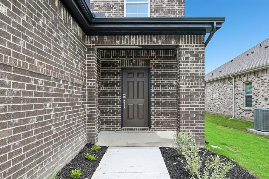 Exterior details and patio area of a home in Overland Grove, Forney (Image 4).