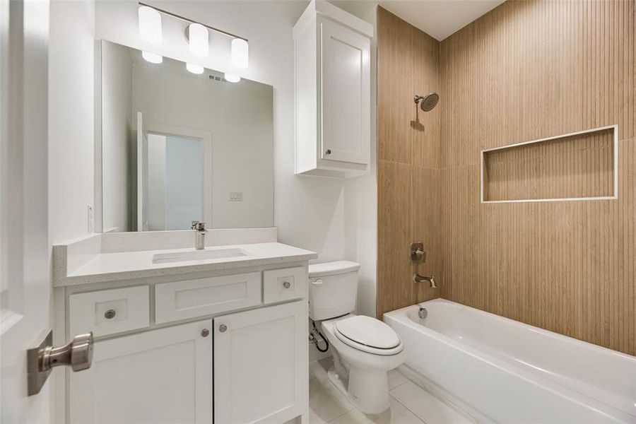 Furnished interior view inside a new home in , Dallas (Image 8).