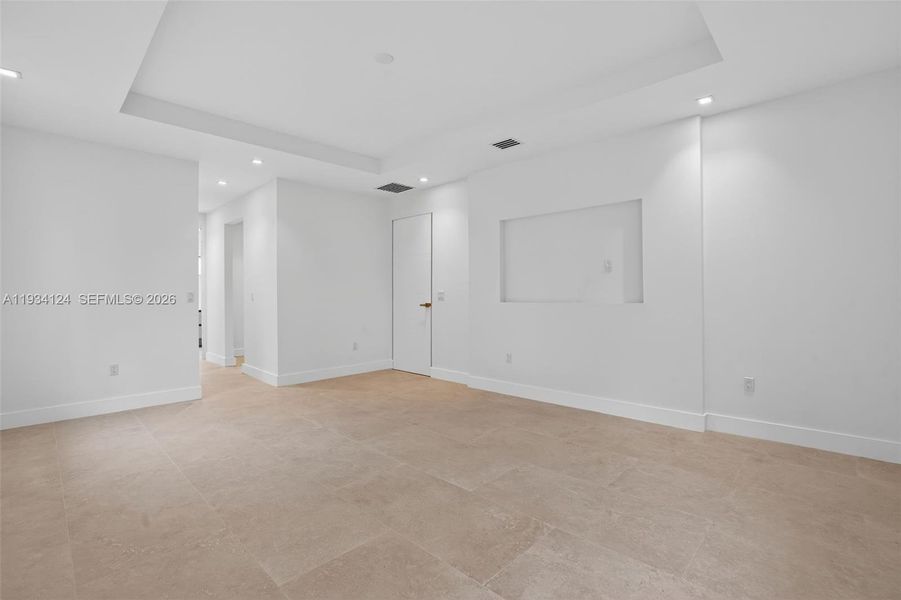 Spacious, unfurnished interior of a new home in , Miami (Image 16).