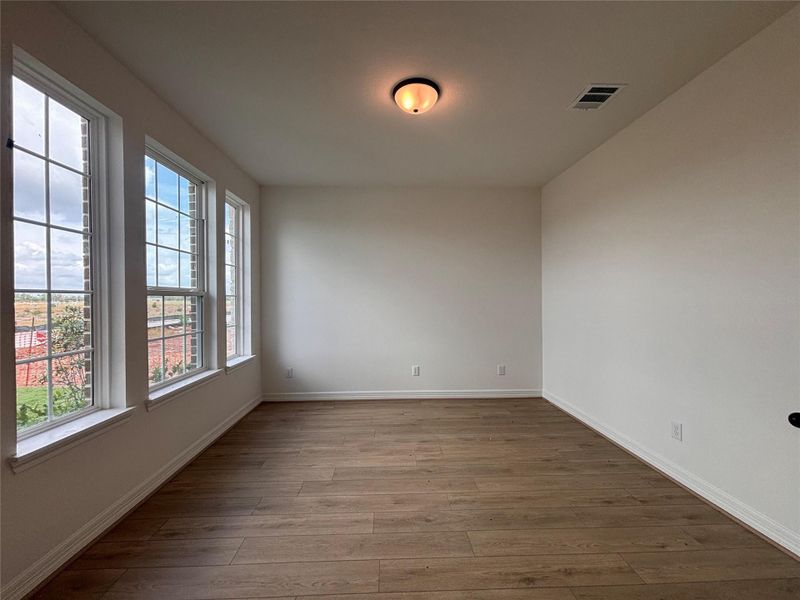 Spacious, unfurnished interior of a new home in Ashland, Angleton (Image 16).