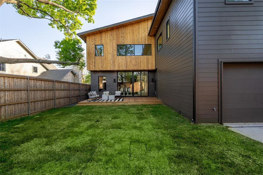 Exterior details and patio area of a home in , Dallas (Image 20).