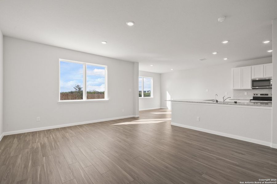 Spacious, unfurnished interior of a new home in Applewhite Meadows, San Antonio (Image 14).