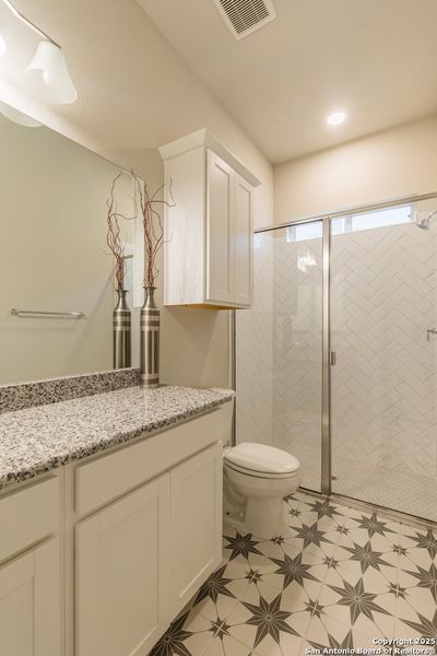 Furnished interior view inside a new home in Cibolo Crossing, Universal City (Image 30).