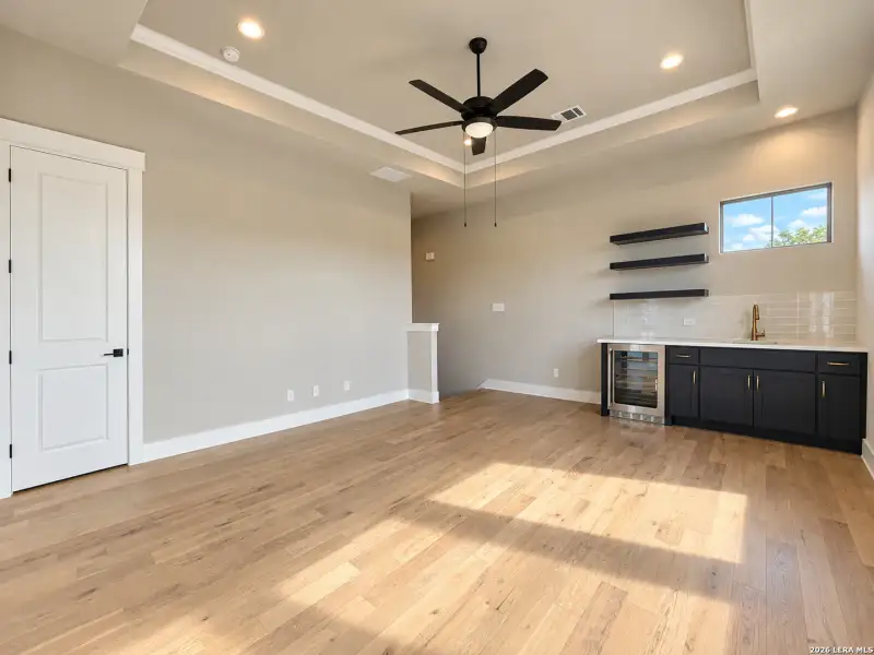 Spacious, unfurnished interior of a new home in , Canyon Lake (Image 21).