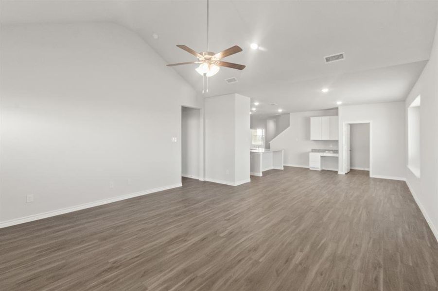 Spacious, unfurnished interior of a new home in Retreat at Fossil Creek, Fort Worth (Image 15). Spacious, unfurnished interior of a new home in Retreat at Fossil Creek, Fort Worth (Image 15).
