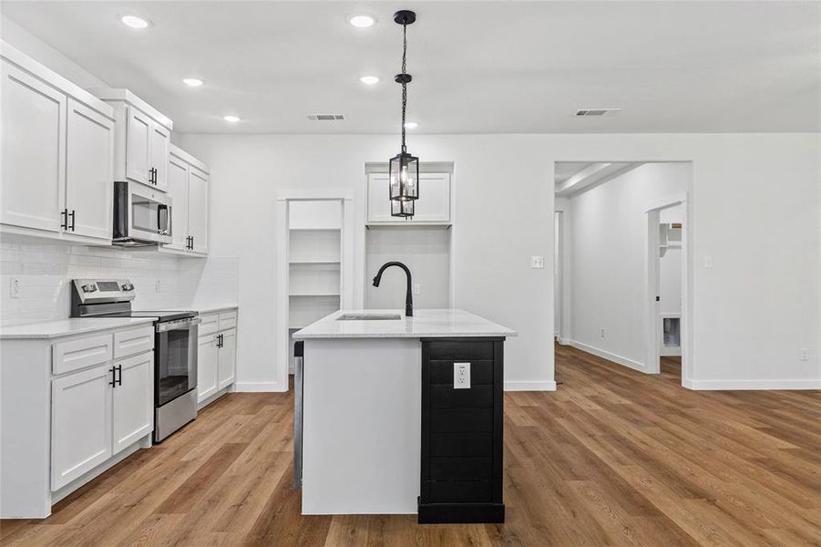 Furnished interior view inside a new home in , Celeste (Image 7).
