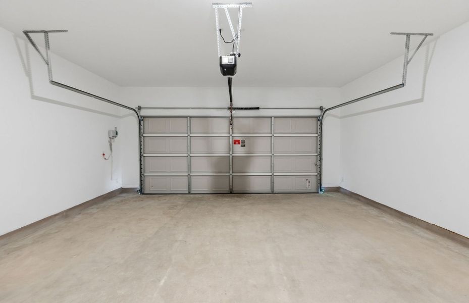 Spacious, unfurnished interior of a new home in Santa Rita Ranch, Liberty Hill (Image 40).