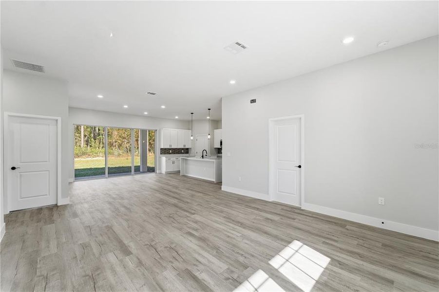 Spacious, unfurnished interior of a new home in , Ocala (Image 13).