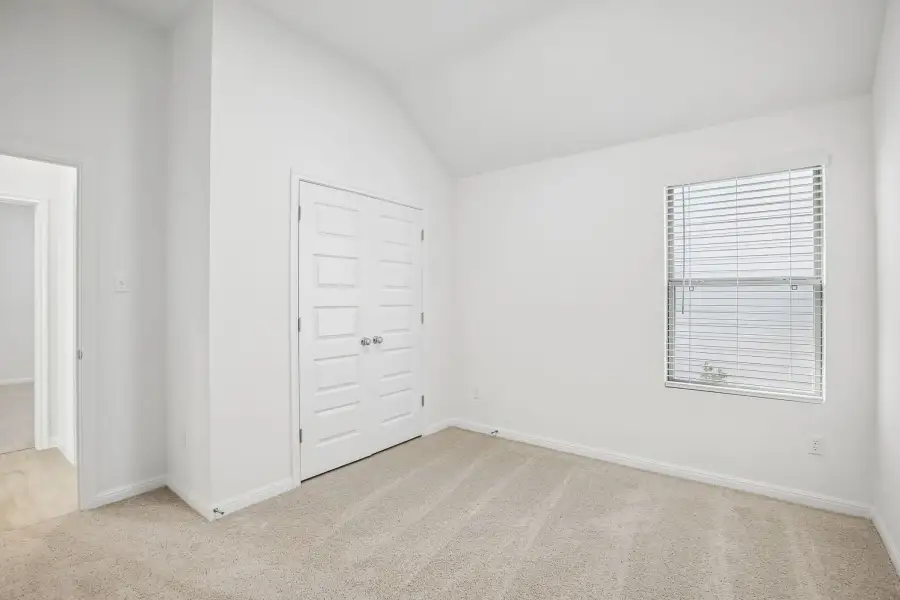 Spacious, unfurnished interior of a new home in Trinity Ranch, Elgin (Image 21).