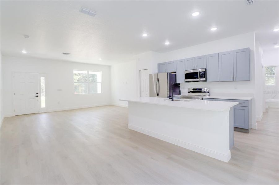 Furnished interior view inside a new home in , Ocklawaha (Image 6).