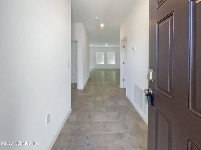 Spacious, unfurnished interior of a new home in Coopers Meadow, Jacksonville (Image 17).