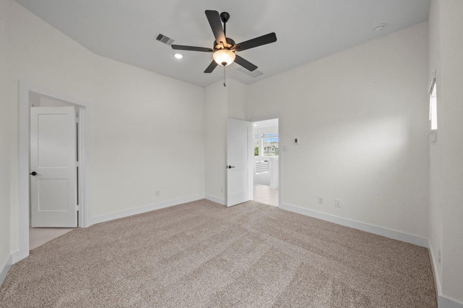 Spacious, unfurnished interior of a new home in , Katy (Image 28).