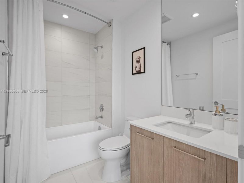 Furnished interior view inside a new home in , Fort Lauderdale (Image 41).