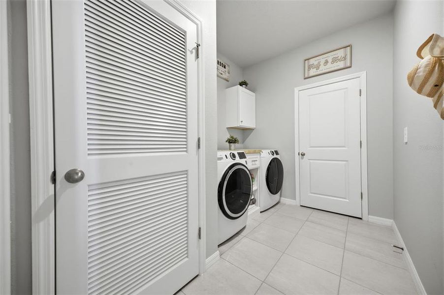 Furnished interior view inside a new home in Solera at Lakewood Ranch, Bradenton (Image 12).