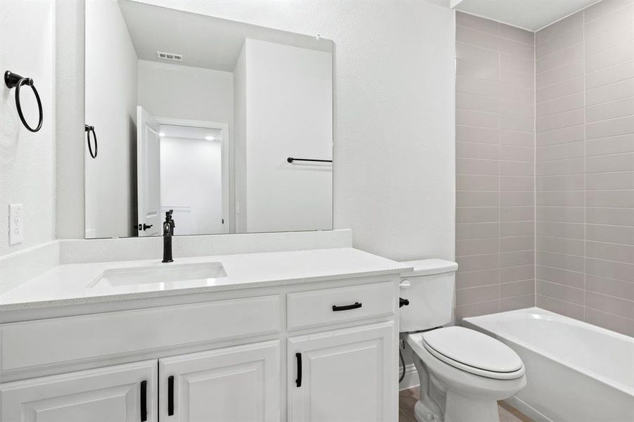025-1204Armstrong-TheColony-TX-75056-Bathroom2.jpg-SMALL