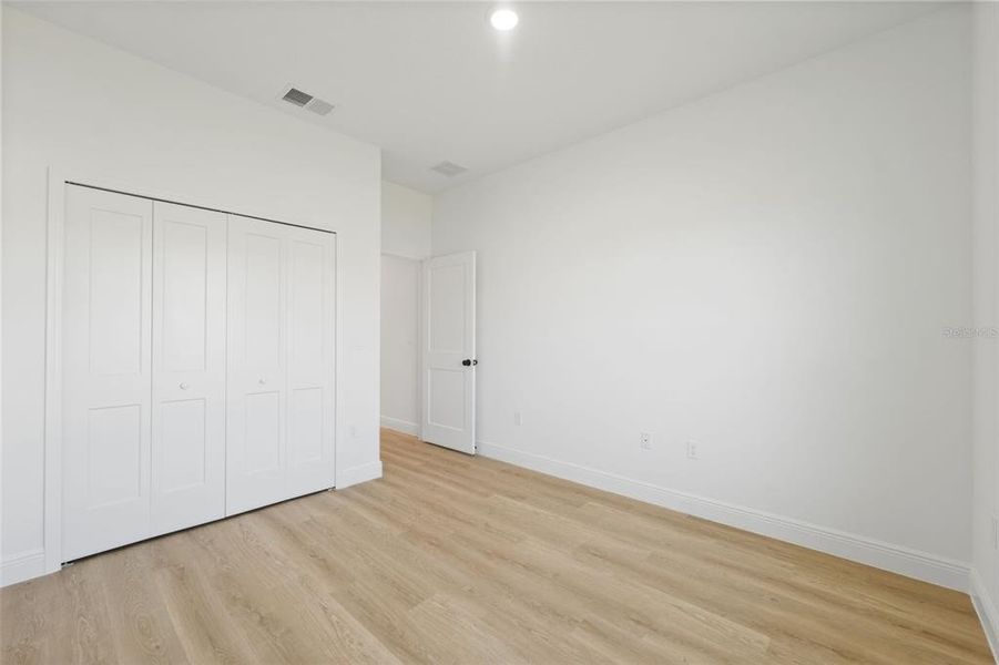 Spacious, unfurnished interior of a new home in , Ocala (Image 17).