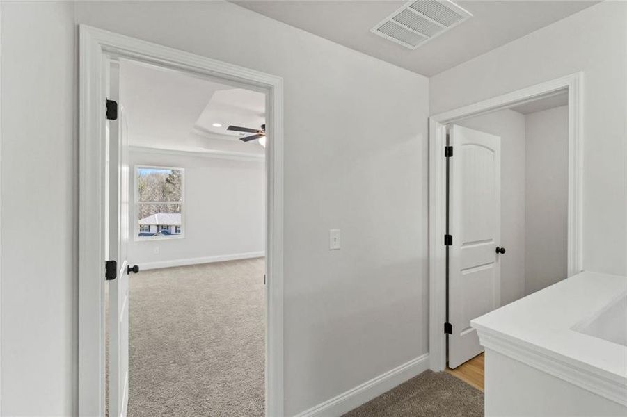 Spacious, unfurnished interior of a new home in , Alto (Image 20).