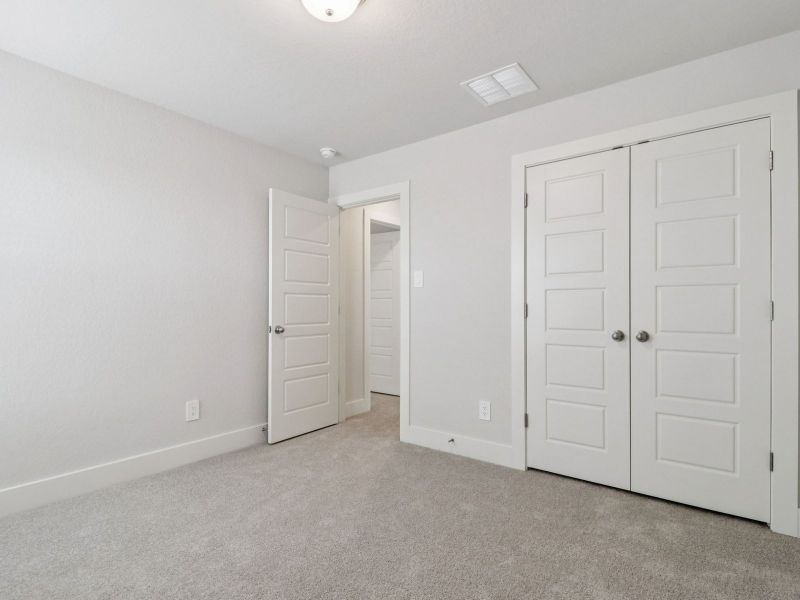 Spacious, unfurnished interior of a new home in Lark Canyon, New Braunfels (Image 25).