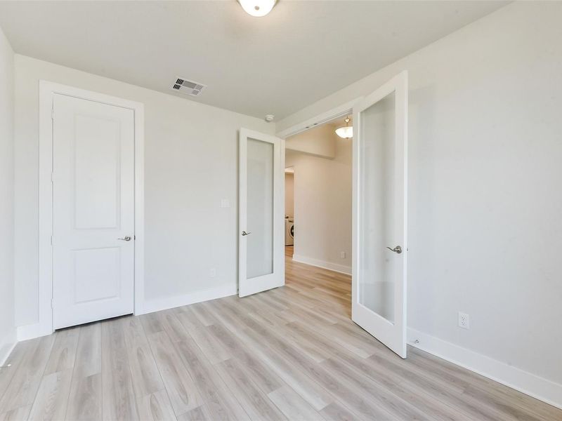Spacious, unfurnished interior of a new home in Lago Mar, Texas City (Image 18).