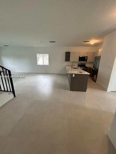 Spacious, unfurnished interior of a new home in , Fort Lauderdale (Image 11).