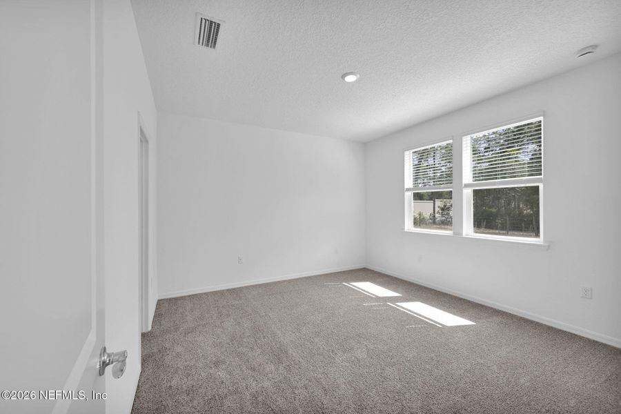 Spacious, unfurnished interior of a new home in Hyland Trail, Green Cove Springs (Image 26).