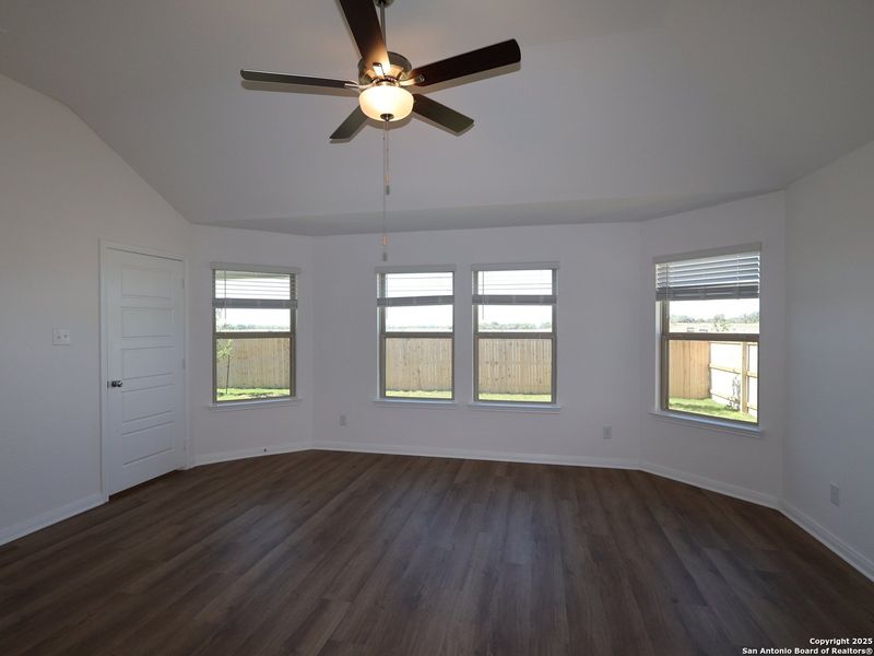 Spacious, unfurnished interior of a new home in Greenspoint Heights, Seguin (Image 21).