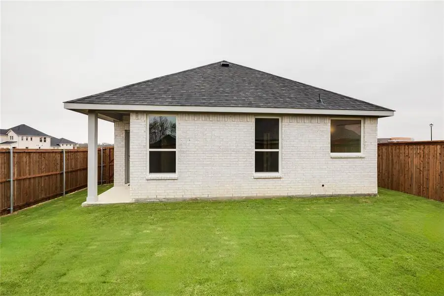 Exterior details and patio area of a home in , Royse City (Image 20).