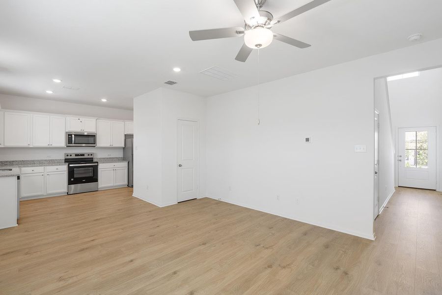 Spacious, unfurnished interior of a new home in Canyon Ranch, Jarrell (Image 6).